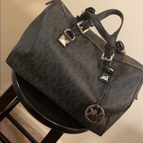 Michael Kors Handbags - Michael Kors Grayson large black